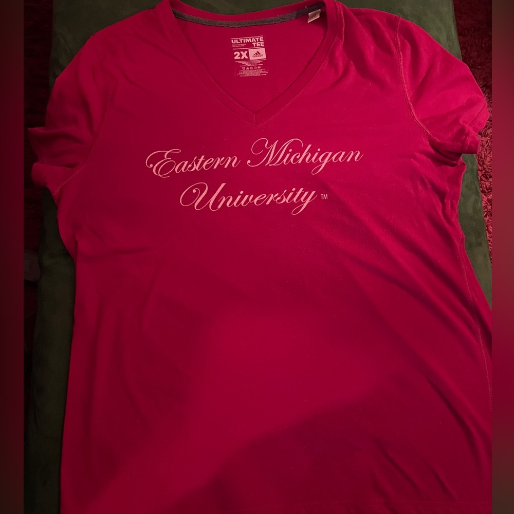 Eastern Michigan University Women's magenta V-Neck Top